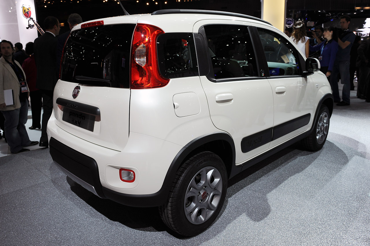 2013-Fiat-Panda-4x4-Paris-4.jpg