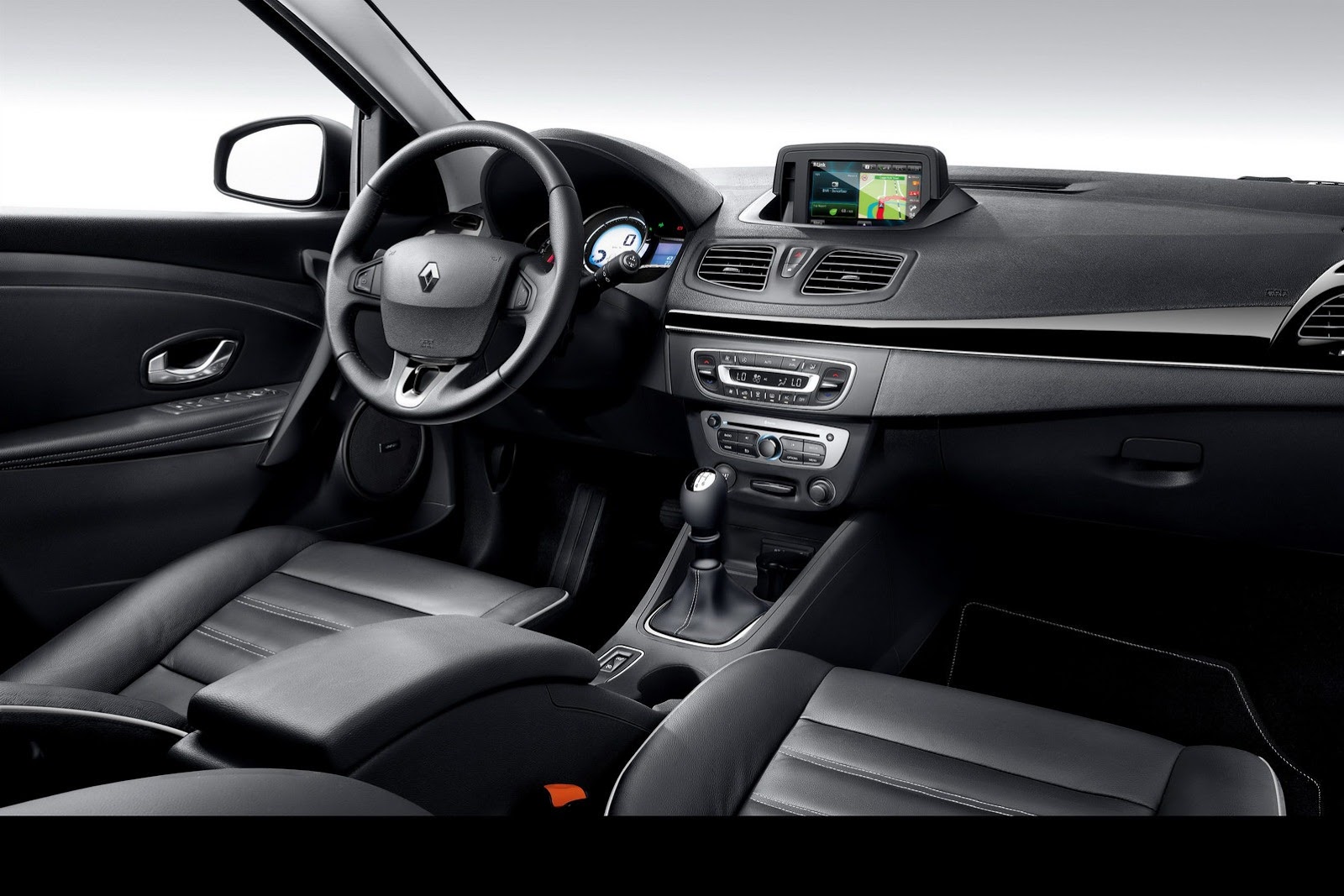 2013-Renault-Fluence-8.jpg