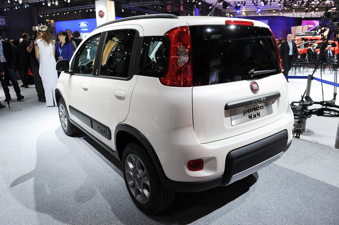 2013-Fiat-Panda-4x4-Paris-2.jpg