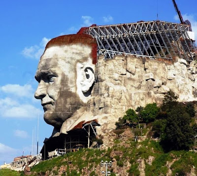 Buca+Atatürk+Rölyefi.jpg