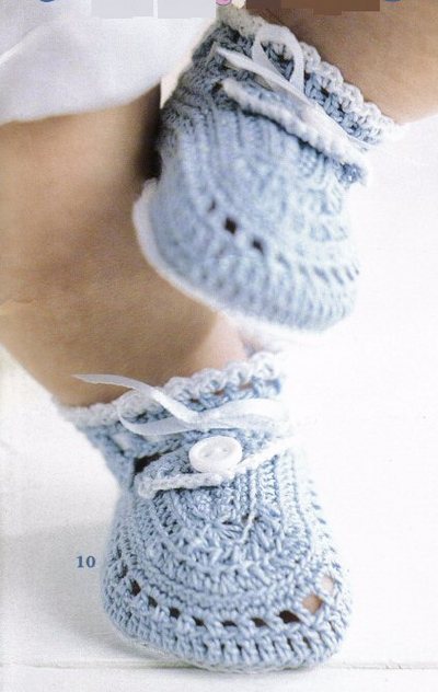 babybootiescrochetpattefw6.jpg