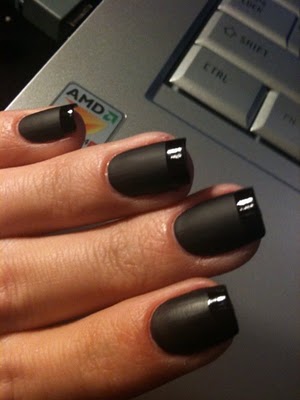 Matte+black+nails.jpg