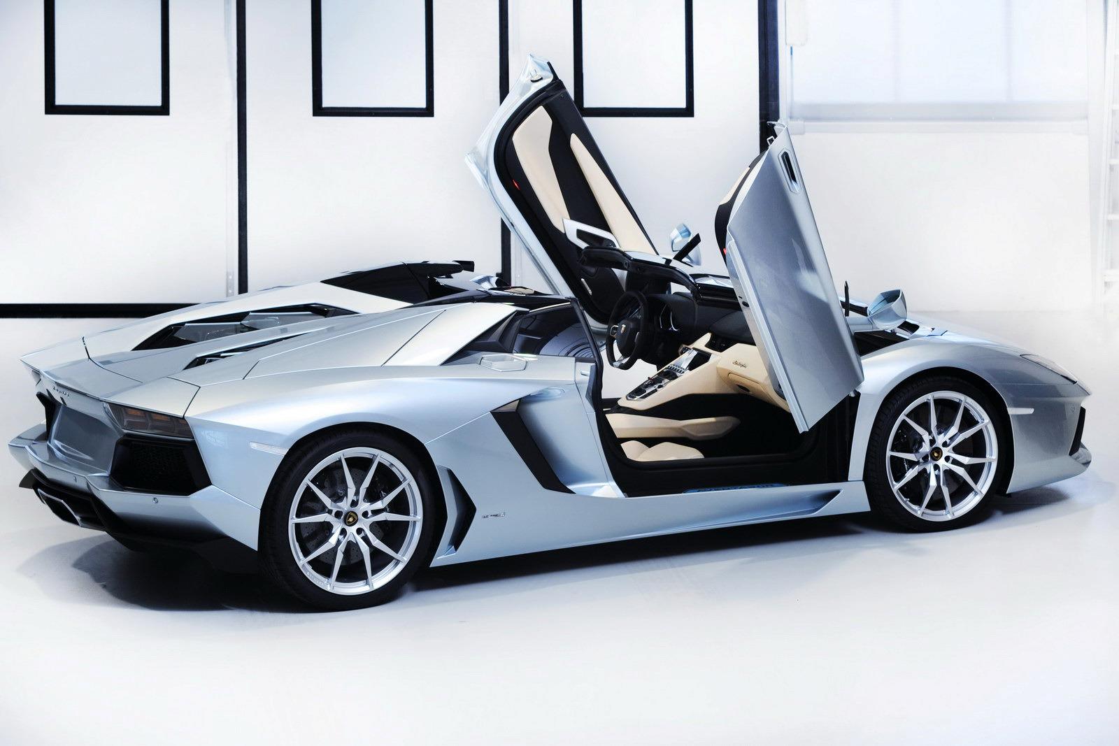 2014-Lamborghini-Aventador-LP-700-4-Roadster-6.jpg