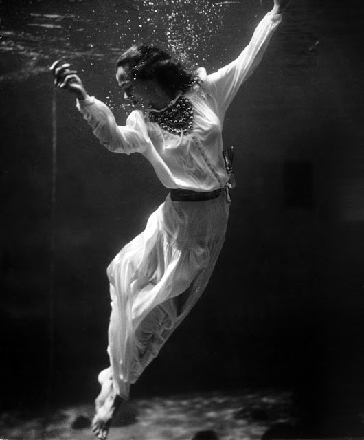 Toni+Frissel+lLady+in+the+water+1939.jpg