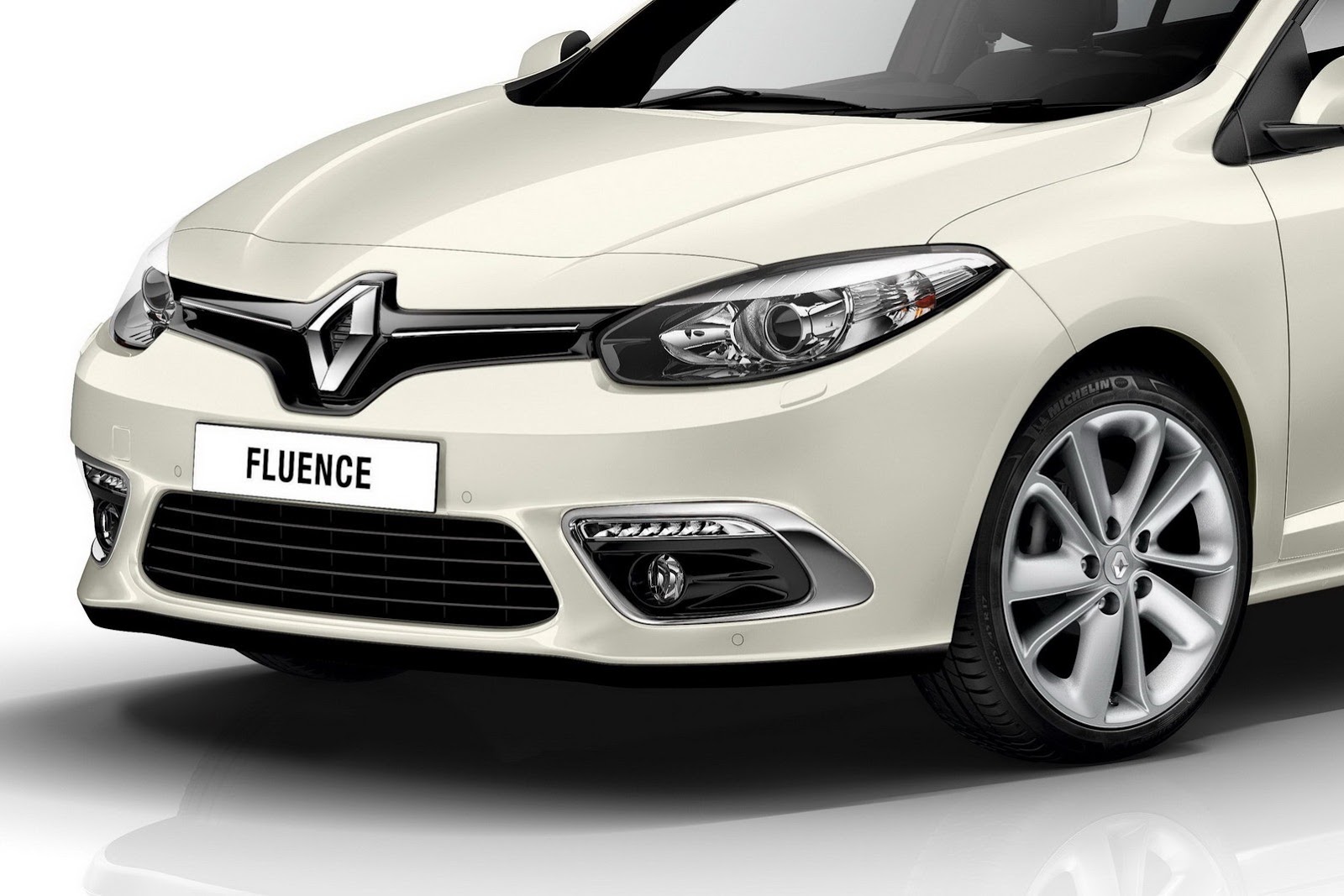 2013-Renault-Fluence-11.jpg