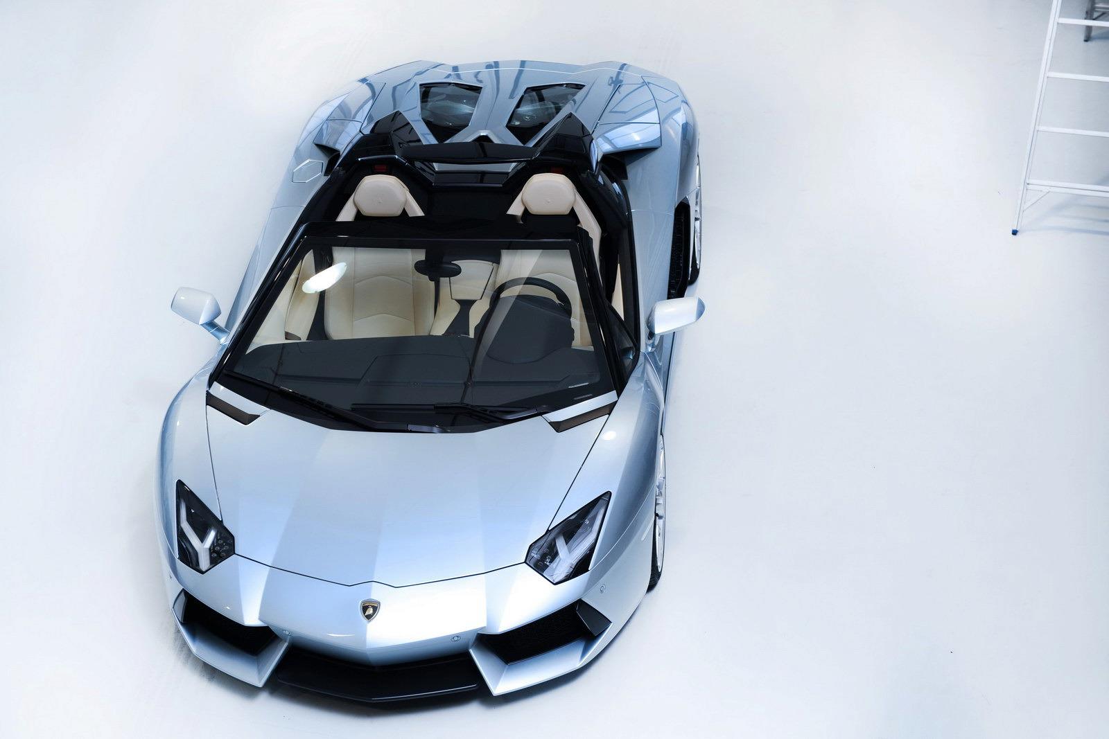 2014-Lamborghini-Aventador-LP-700-4-Roadster-5.jpg