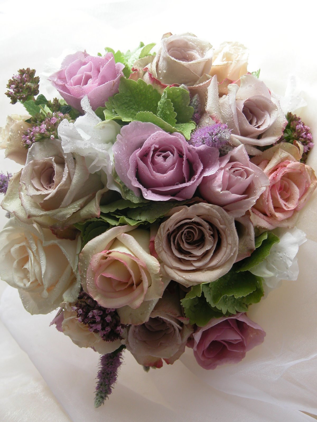 Bridal+bouquet+of+vintage+roses.JPG