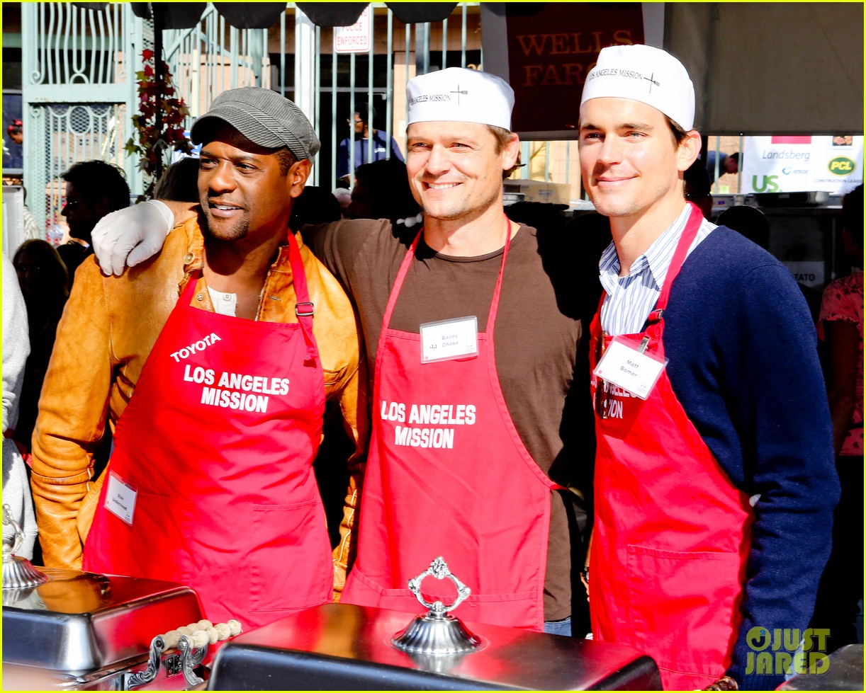 matt-bomer-neil-patrick-harris-thanksgiving-mission-help-08.jpg