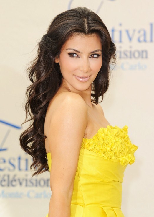 Kim-Kardashian-In-yellow-Dress-2.jpg