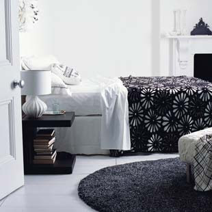 Black-and-white-bedroom.jpg