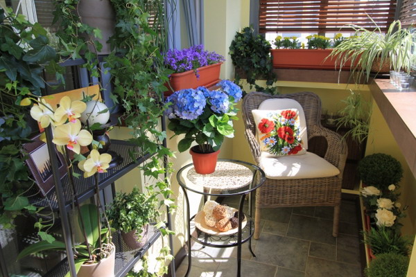 kucuk-balkon-dekorasyonu1.jpg